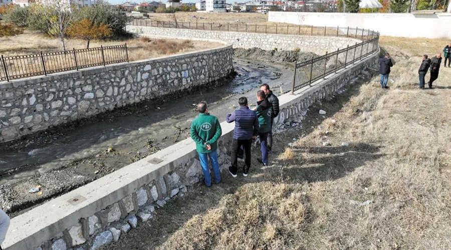 Van Derelerinde Kış Öncesi Büyük Temizlik! DSİ, Taşkın Tehlikesine Karşı Islah Çalışmalarını Hızlandırdı