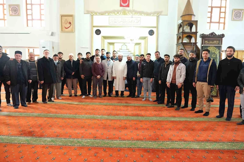 “Cumartesi Günü Sabah Namazı ve Gençlik Buluşması” programları Camii Kebir Camii’nde başladı
