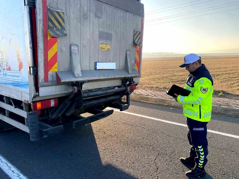 Kars’ta jandarmadan araçlara yönelik güvenlik uygulaması
