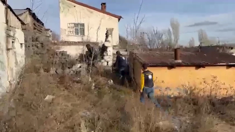 Kars’ta düzensiz göçmenler kaçtı, polis kovaladı
