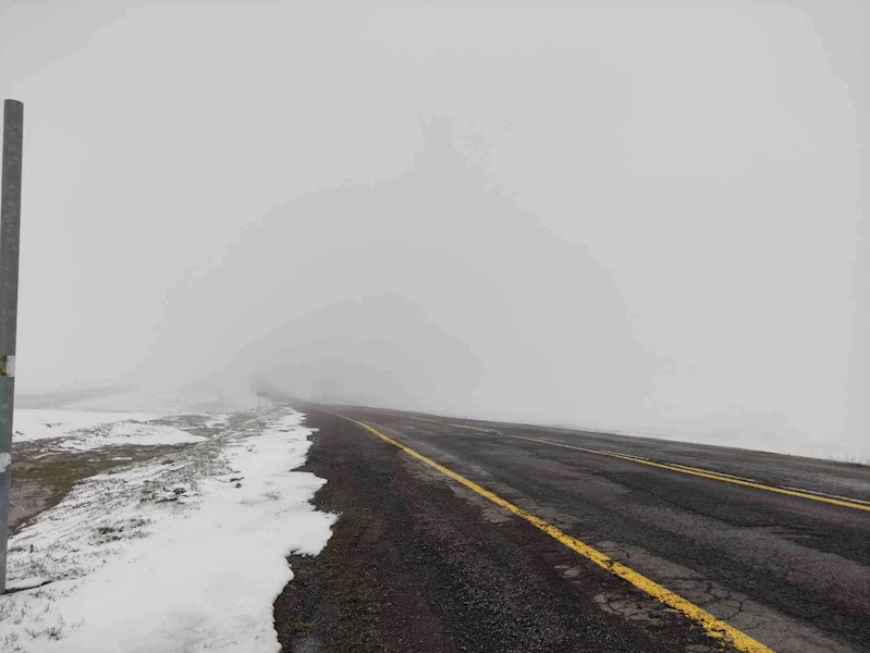 Ardahan’da kar yağışı ulaşımı aksattı
