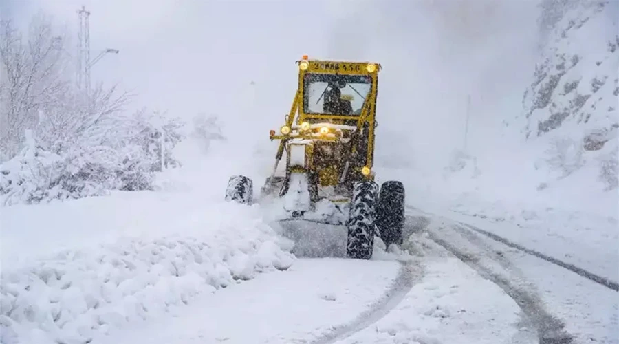 Kışın Pençesinde Van: 158 Mahallenin Yolu Kara Teslim!