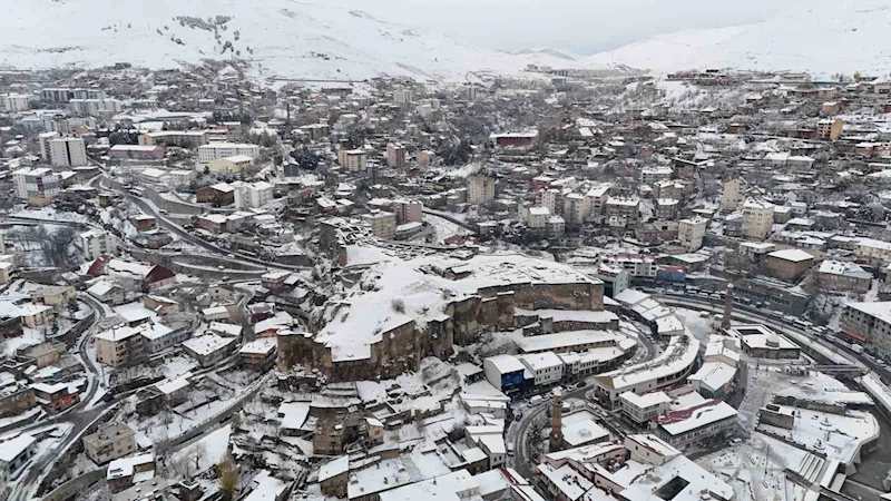 Bitlis’te eğitim öğretime kar engeli
