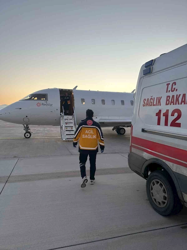 Van’da 5 günlük bebek ambulans uçakla İstanbul’a sevk edildi