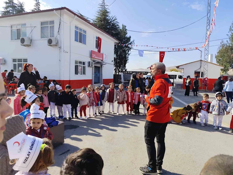 Elazığ’da miniklerden Kızılay’a ziyaret
