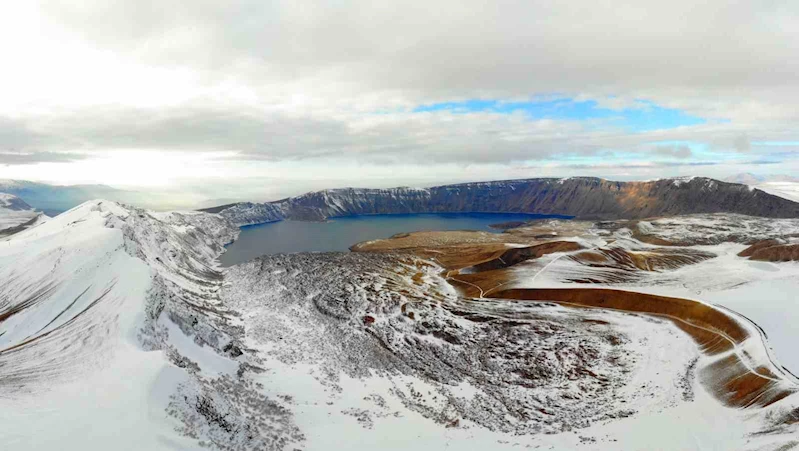 Nemrut Kalderası beyaz gelinliğini giydi
