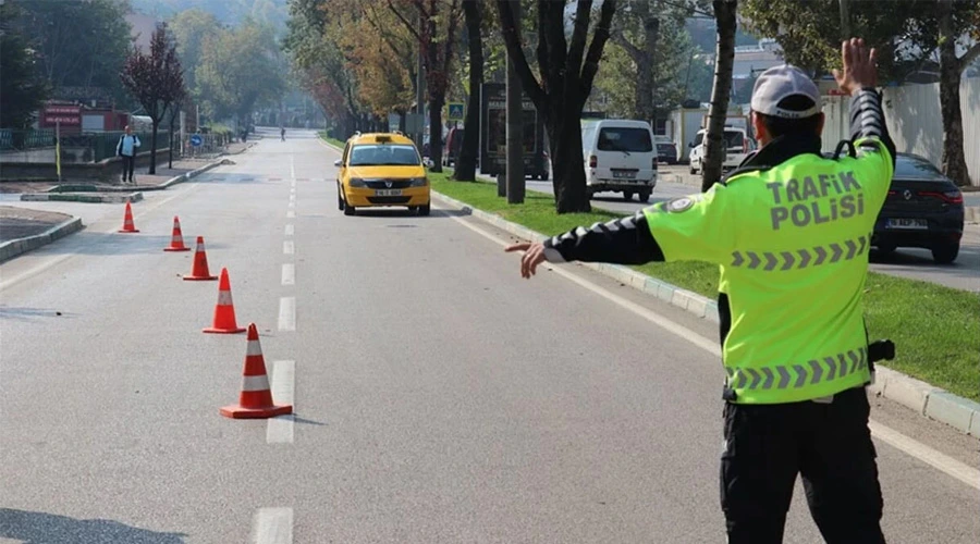 2025 Trafik Cezalarına Şok Zam: Kırmızı Işık ve Cep Telefonu Kullanımı Cepleri Yakacak!