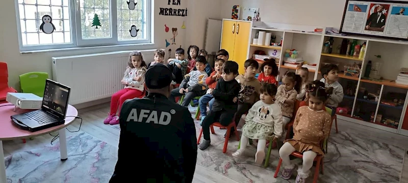 AFAD ekiplerinden anaokulu öğrencilerine afet farkındalık eğitimi
