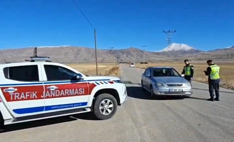 Van’da jandarma ekiplerinin trafik denetimleri