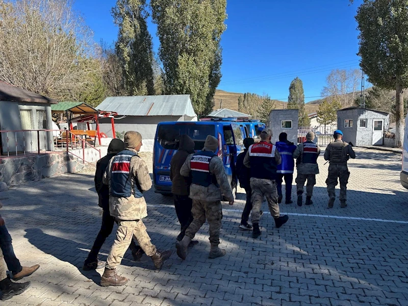 Jandarma ekipleri 38 düzensiz göçmeni yakaladı
