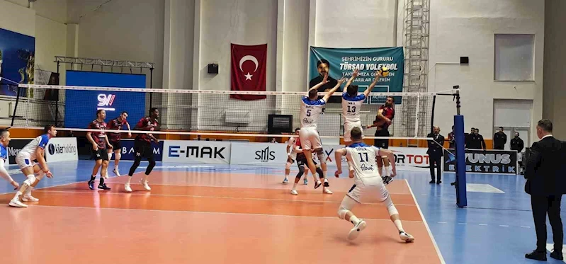 Efeler Ligi: TÜRŞAD: 0 - Halkbank: 3
