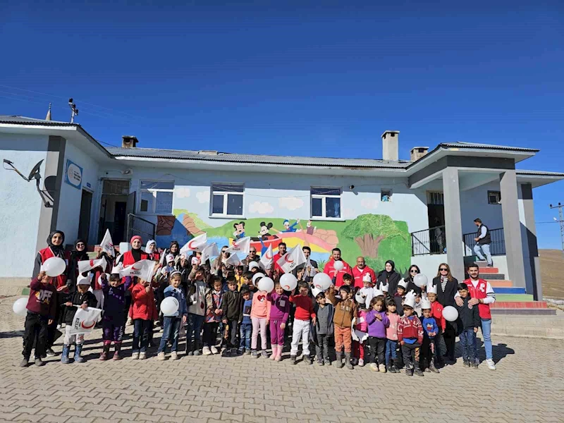 Hamur’da Kızılay Haftası etkinlikleri renkli görüntülere sahne oldu
