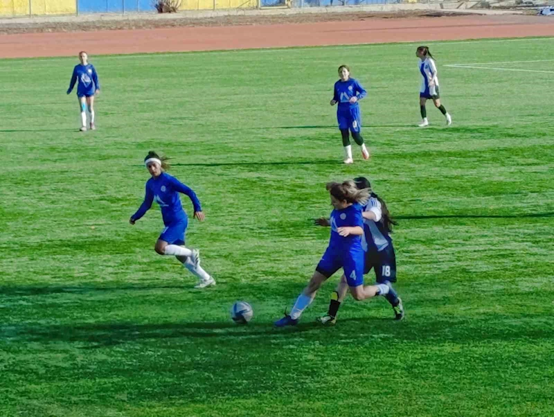 Ağrı ASPGSK Kadın Futbol Takımı, Erzincan Gençler Gücü’nü 2-0 mağlup ederek liderliğini sürdürdü
