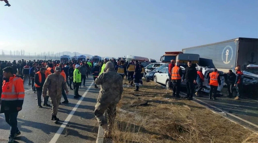 Van - Erciş Karayolunda Feci Kaza: 47 Yaşındaki Kadın Hayatını Kaybetti