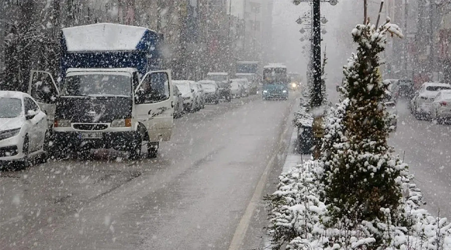 Van Sarsıldı: Yoğun Kar, Buzlanma ve Rüzgar Üçlüsünden Uyarı!