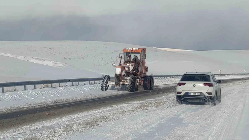 Van’da 21 yerleşim yerinin yolu ulaşıma kapandı