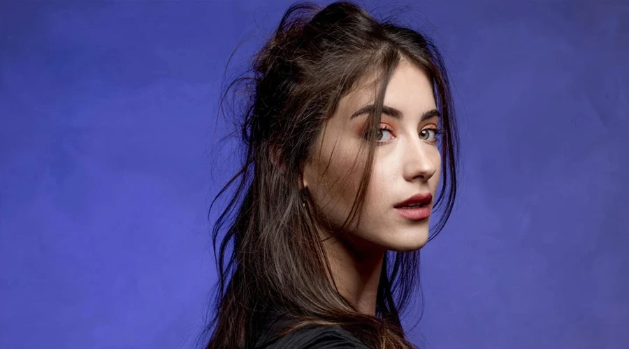 Hazal Kaya Bel Fıtığından Kurtuldu: 