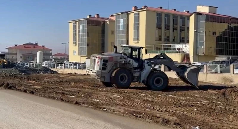 Yüksekova Devlet Hastanesi’nin yolu asfaltlandı