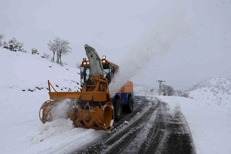 Bingöl’de beyaz esaret: 191 köy yolu ulaşıma kapandı
