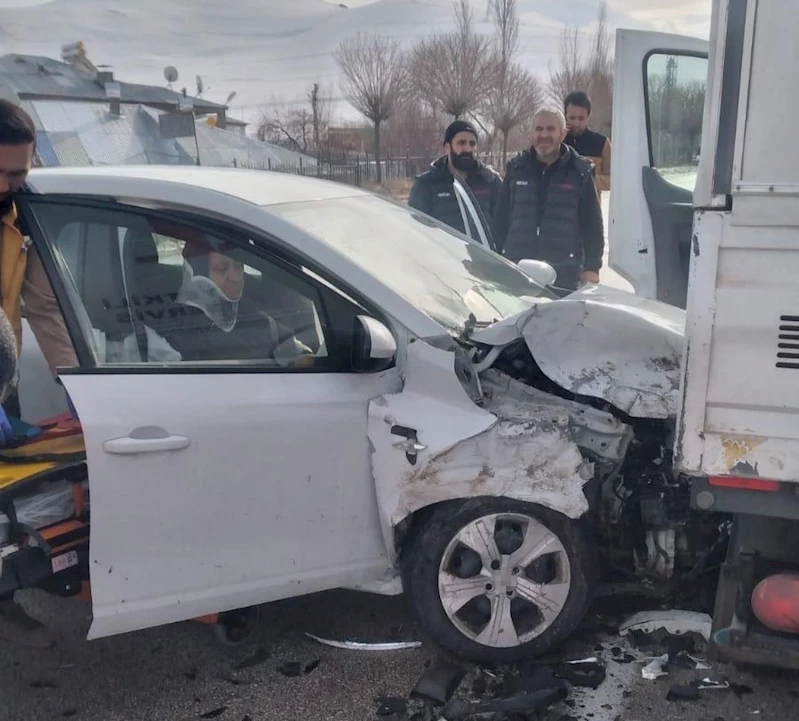 Van’da trafik kazası: 2 yaralı