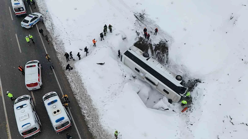 Erzincan’da otobüs şarampole uçtu: 21 yaralı