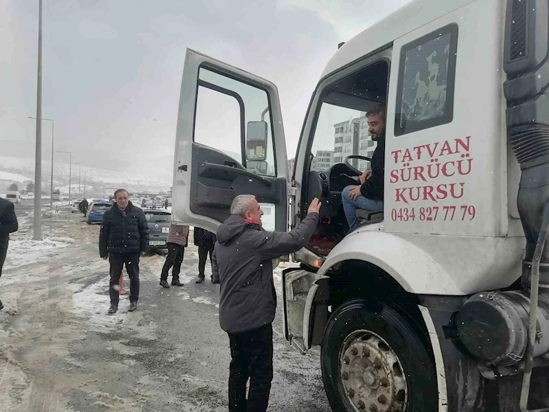 İl Milli Eğitim Müdürü Gür, direksiyon sınavı alanlarını ziyaret etti