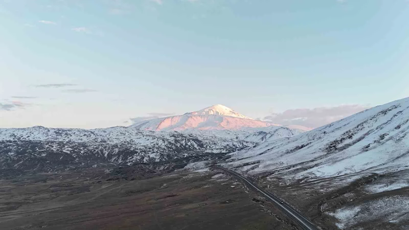 Iğdır’da yeterince kar yağışı alamayan dağlar dron ile görüntülendi
