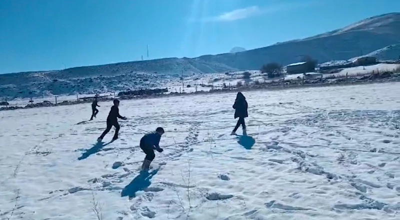 Iğdır’da kar yağışı sonrası çocuklar eğlenceli anlar yaşadı
