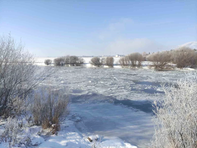 Kura Nehri dondu
