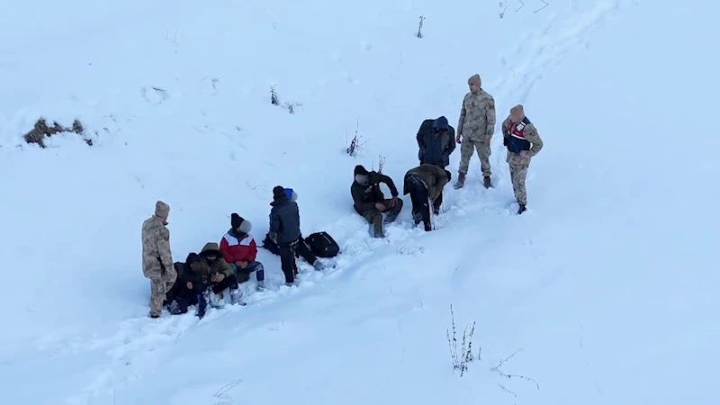 Sosyal medya paylaşımından yola çıkan ekipler kaçak göçmenleri yakaladı
