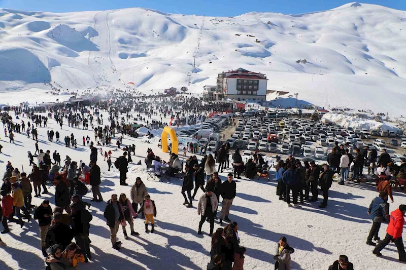 16 bin kişinin katıldığı Hakkari 5. Kar Festivali sona erdi
