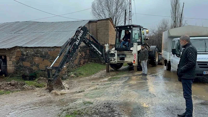 Elazığ’da su taşkınlarına karşı ekipler çalışma başlattı
