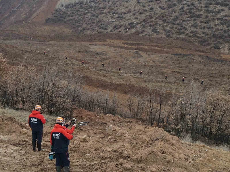 İliç’te toprak altında kalan 9 işçiyi arama çalışmaları dron ile görüntülendi
