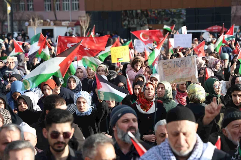 Elazığ’da binlerce kişi Filistin için yürüdü
