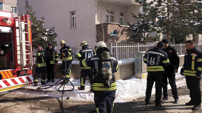 Erzurum’daki apartman yangını korkuttu
