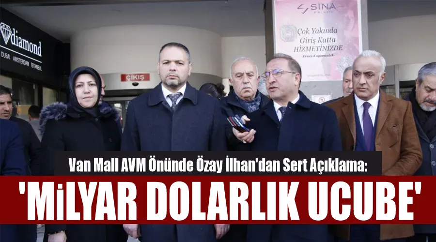 Van Mall AVM Önünde Özay İlhan