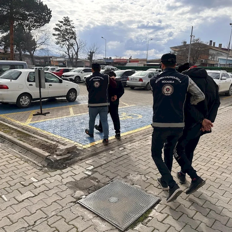 Erzincan’da göçmen kaçakçılığı suçundan 2 kişi tutuklandı
