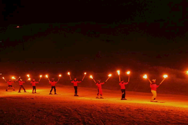 Bitlis’te meşaleli kar festivali
