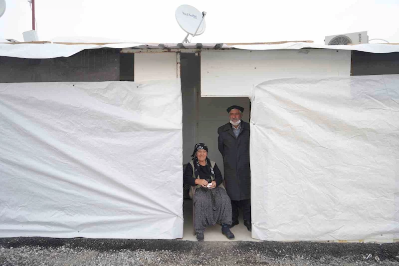 Deprem onu muhtarlık yaptığı köyünden kopardı
