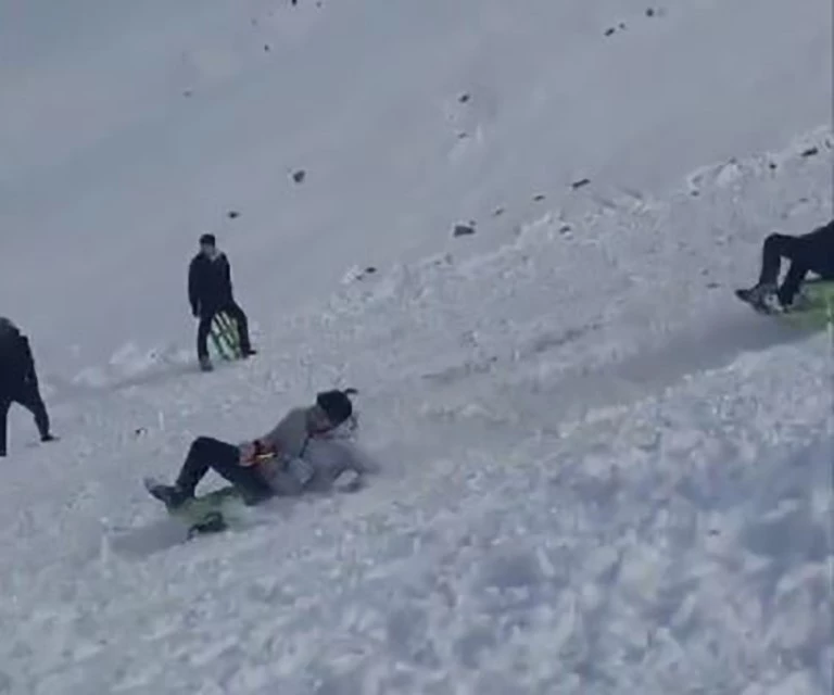 Elazığ’da kayak sezonu açıldı, vatandaşların kızakla kayma anları gülümsetti
