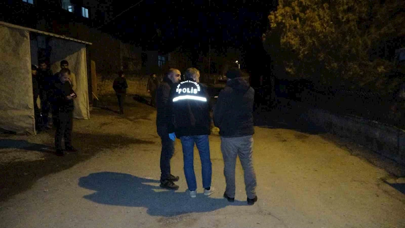 Gençlerin “kız” kavgası kanlı bitti: 1 yaralı
