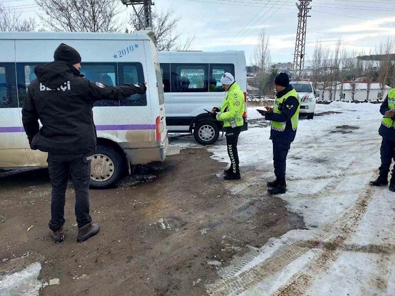 Kars’ta öğrenci servisleri denetleniyor
