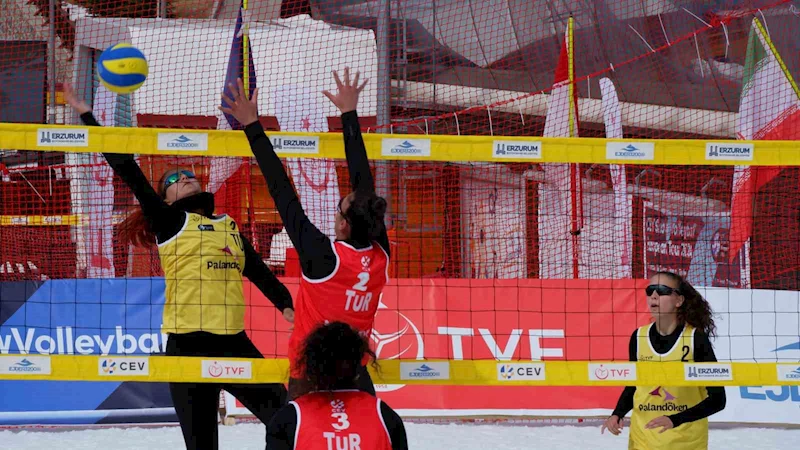 Erzurum’da kar voleybolu heyecanı
