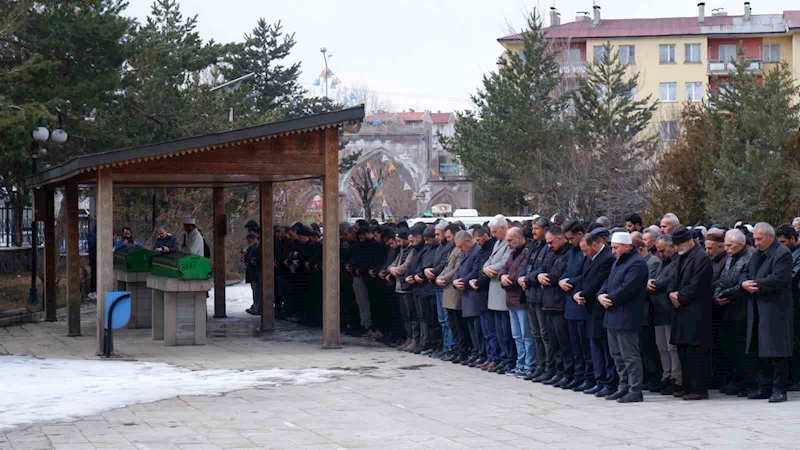 Katledilen anne ve kızı gözyaşlarıyla uğurlandı
