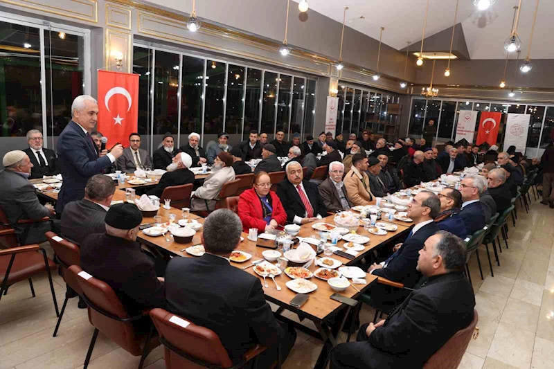 Muş’ta yaşlılar iftarda buluştu
