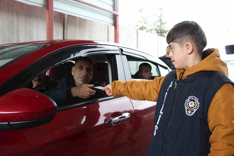 Down sendromlu bireylerin polis olma hayalleri bir günlüğüne gerçek oldu
