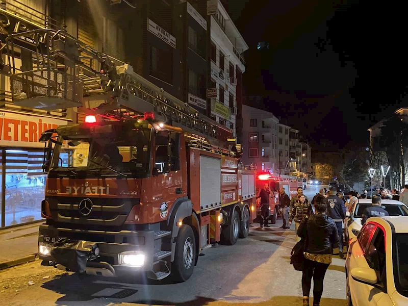 Tunceli’de bina boşluğunda yangın: Mahsur kalan evcil hayvanları itfaiye kurtardı
