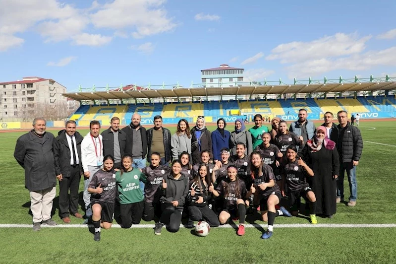 Ağrı’da Aile ve Sosyal Politikalar Kız Futbol Takımı 76 Iğdır Spor’u yendi
