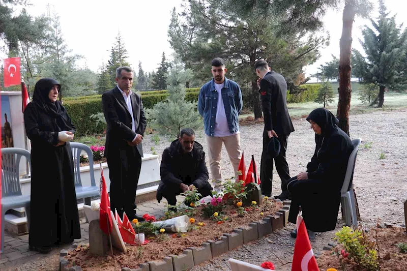 Malatya’da şehitlikte hüzünlü bayram
