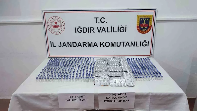 Iğdır’da yabancıların çantasından 521 botoks ilacı ve 450 uyuşturucu hap çıktı
